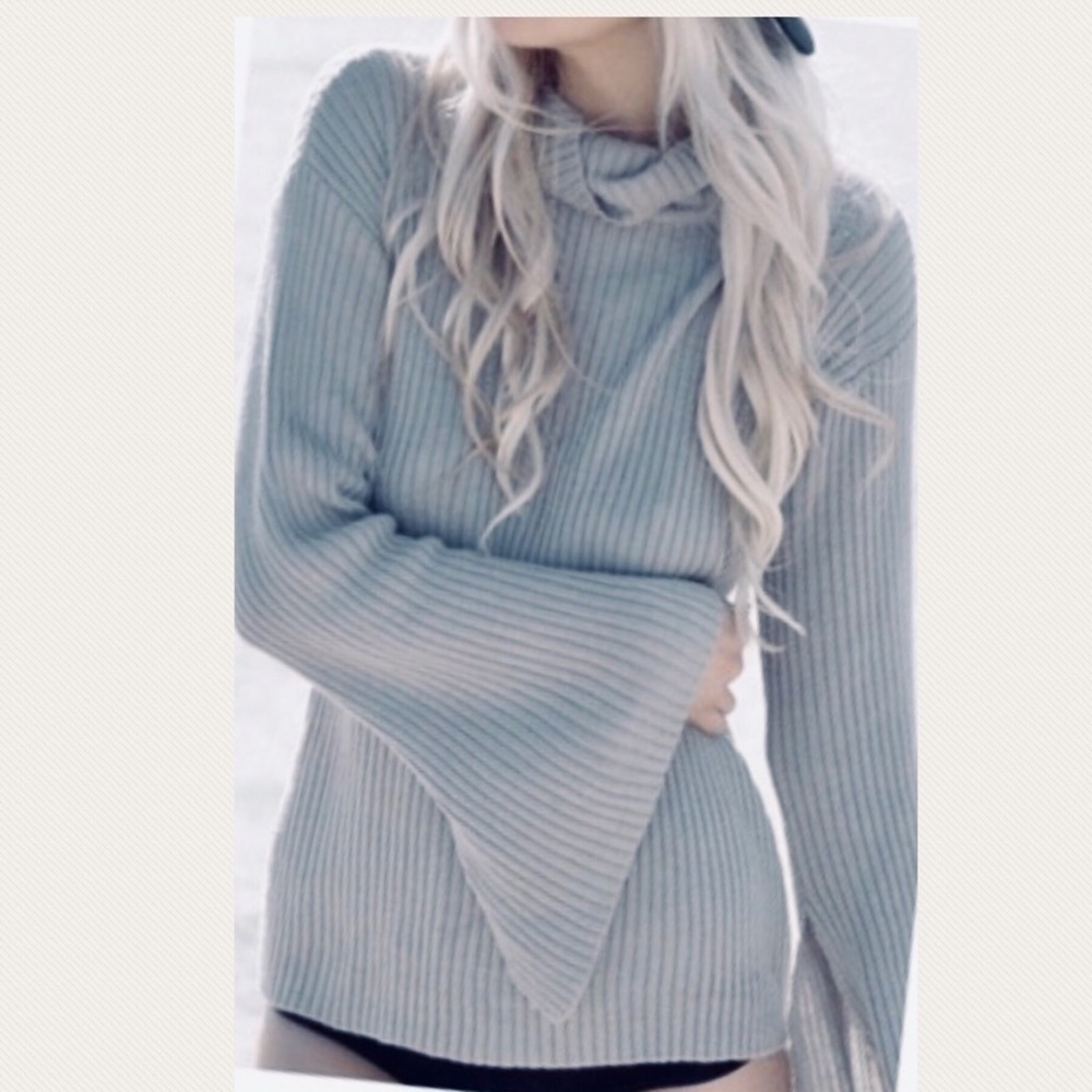 Grayson Ribbed mock neck bell sleeve gray top